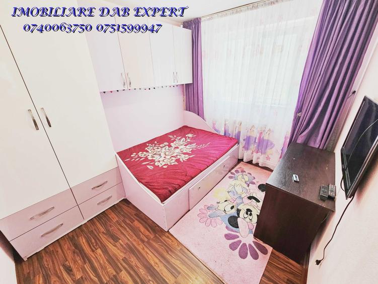 Apartament cu 3 camere decomandat în Micro 21
