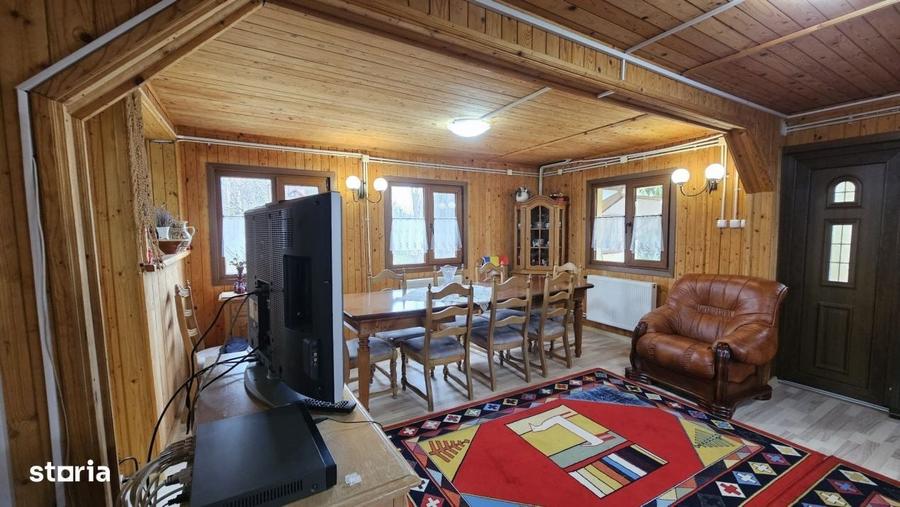 Casă cu 4 camere în Sticlăria