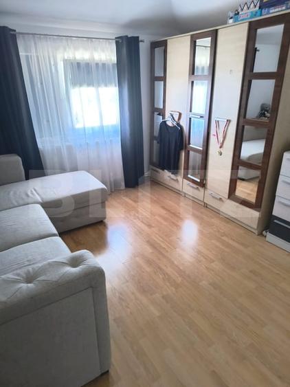 Apartament cu 3 camere decomandat, mobilat în Est