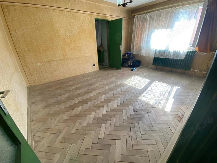 Apartament cu 3 camere semidecomandat în Central