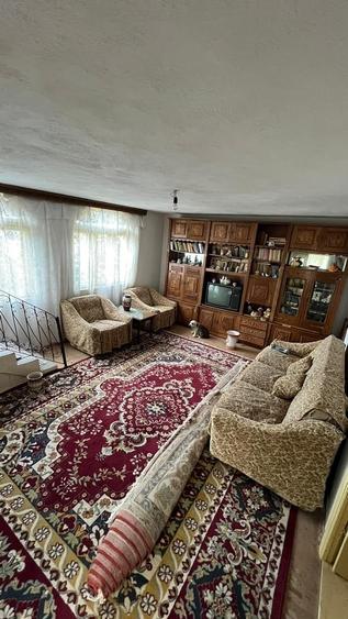 Casă cu 5 camere cu Teren 1321 Mp în Central