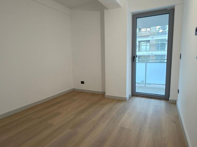 Apartament cu 3 camere semidecomandat în Lipovei