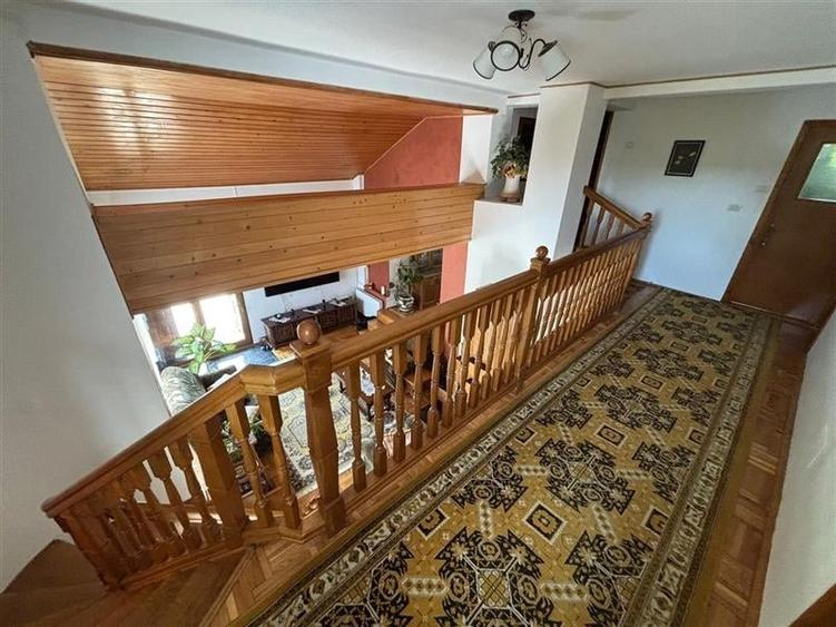 Casă individuală cu 8 camere cu Teren 7788 Mp în Exterior Nord