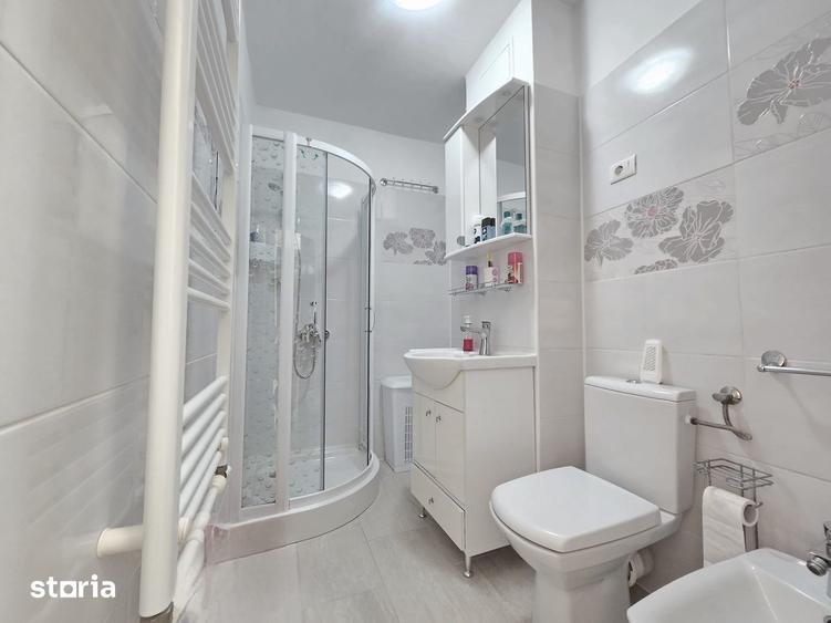 Apartament cu 3 camere semidecomandat în Micro 17
