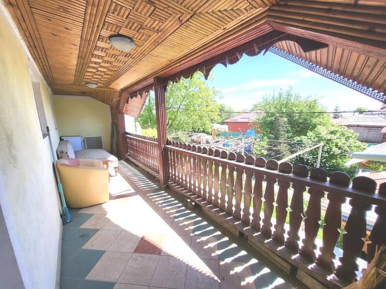 Casă individuală cu 6 camere cu Canalizare în Letea
