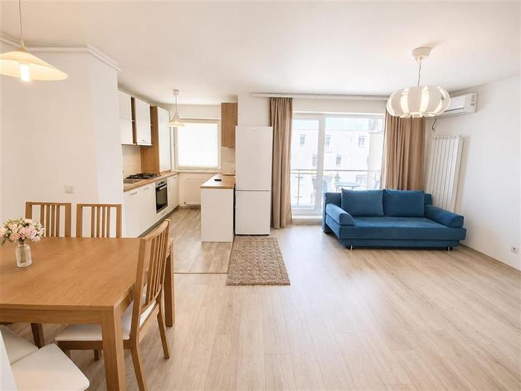 Apartament cu 2 camere semidecomandat, mobilat în Tractorul