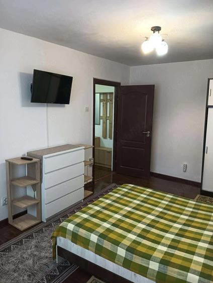 Garsonieră decomandată în Precista