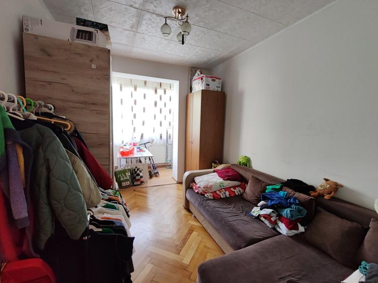 Apartament cu 3 camere semidecomandat în Gării