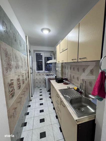 Apartament cu 3 camere semidecomandat, mobilat în Giurgiului