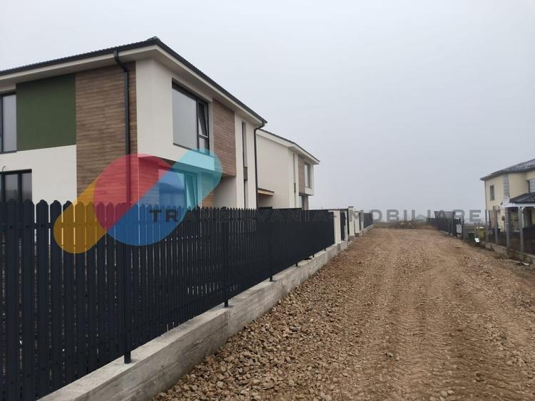 Duplex cu 4 camere cu Canalizare în Chinteni