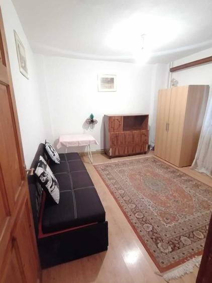 Inchiriez o camera cu baie proprie - 4