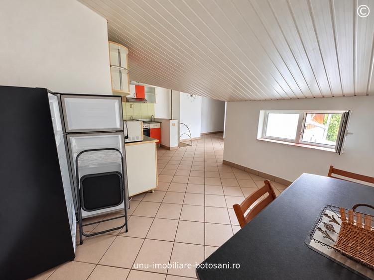 Apartament cu 4 camere decomandat în Central