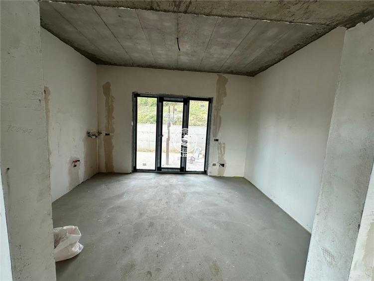 Casă cu 5 camere decomandat cu Teren 155 Mp în Tomești