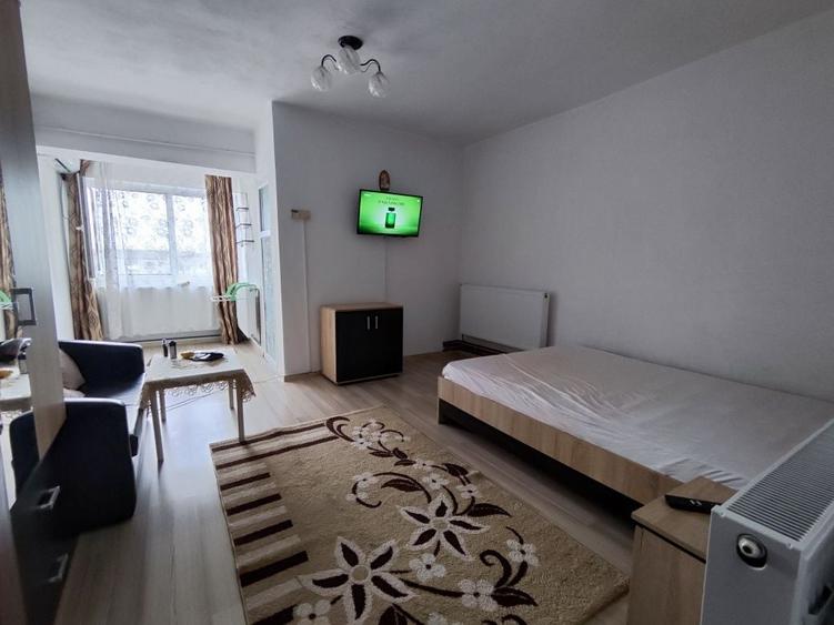 Garsonieră decomandată în 9 Mai