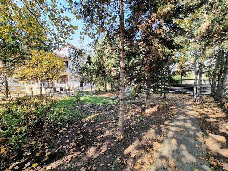 Casă individuală cu 6 camere cu Canalizare în Băneasa