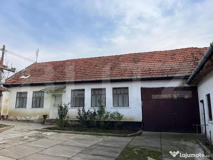 Casă cu 3 camere cu Teren 3000 Mp în Central