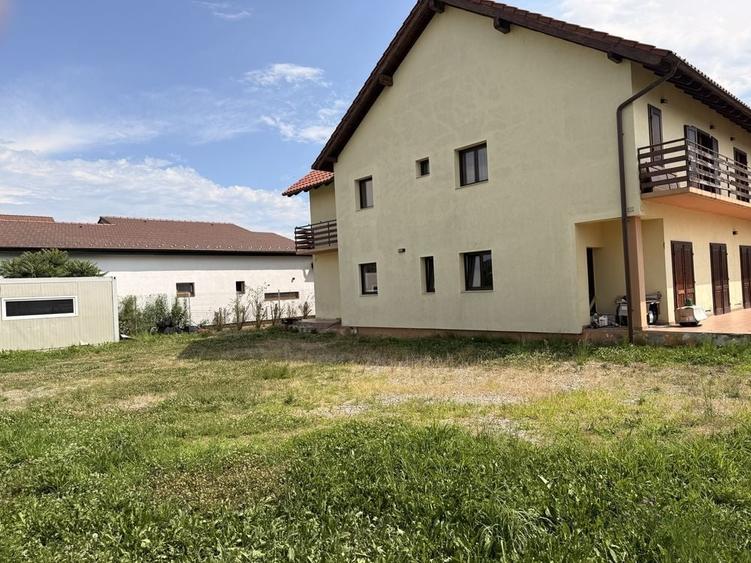 Casă cu 4 camere în Cristian