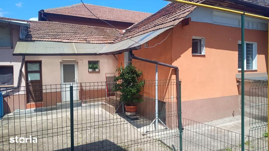Casă cu 4 camere cu Teren 114 Mp în Bujoreni