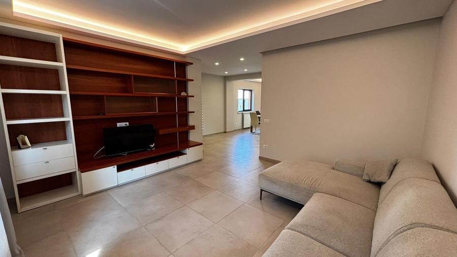 Duplex cu 6 camere cu Canalizare în Mihai Bravu