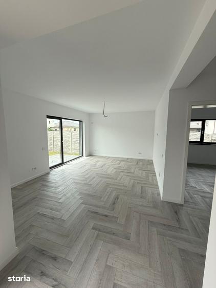 Casă cu 4 camere cu Teren 400 Mp în Clinceni