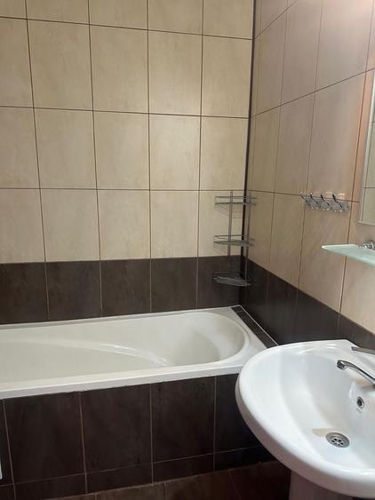 Apartament cu 4 camere semidecomandat, mobilat în Titan