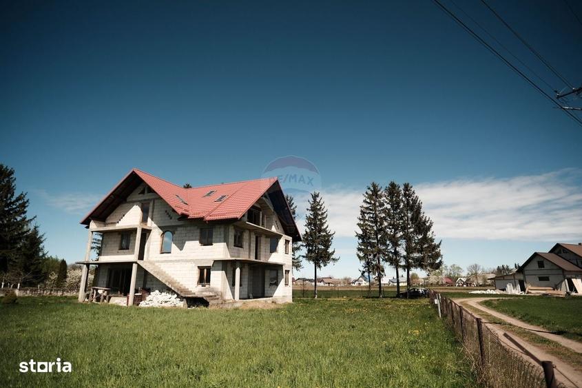 Casă cu 4 camere cu Teren 1674 Mp în Frătăuții Vechi