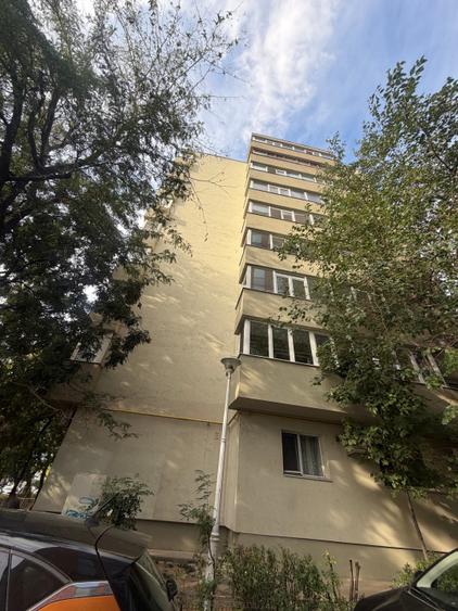 Apartament cu 3 camere semidecomandat în Ștefan cel Mare