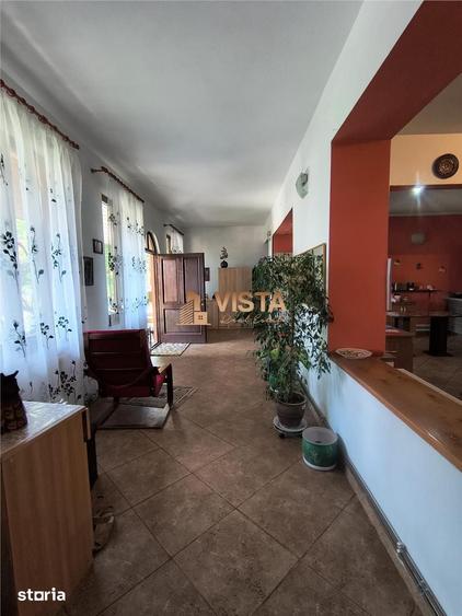 Casă cu 4 camere decomandat cu Teren 2300 Mp în Central