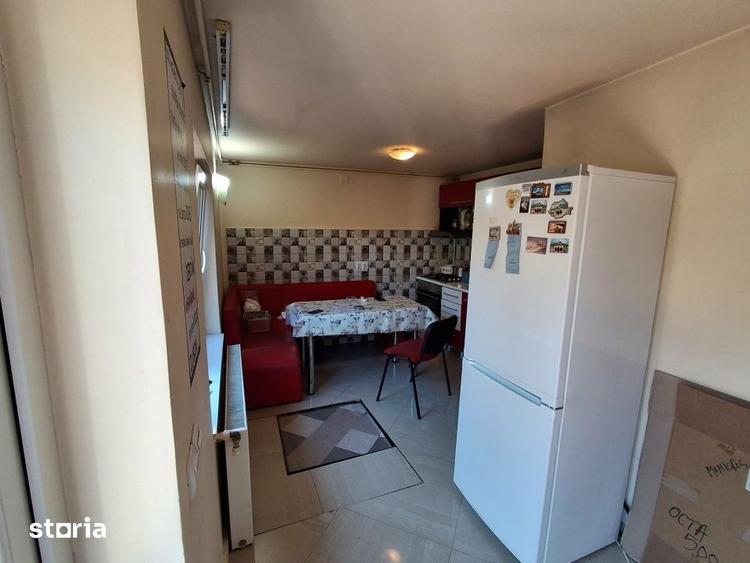 Casă cu 3 camere cu Canalizare în Central