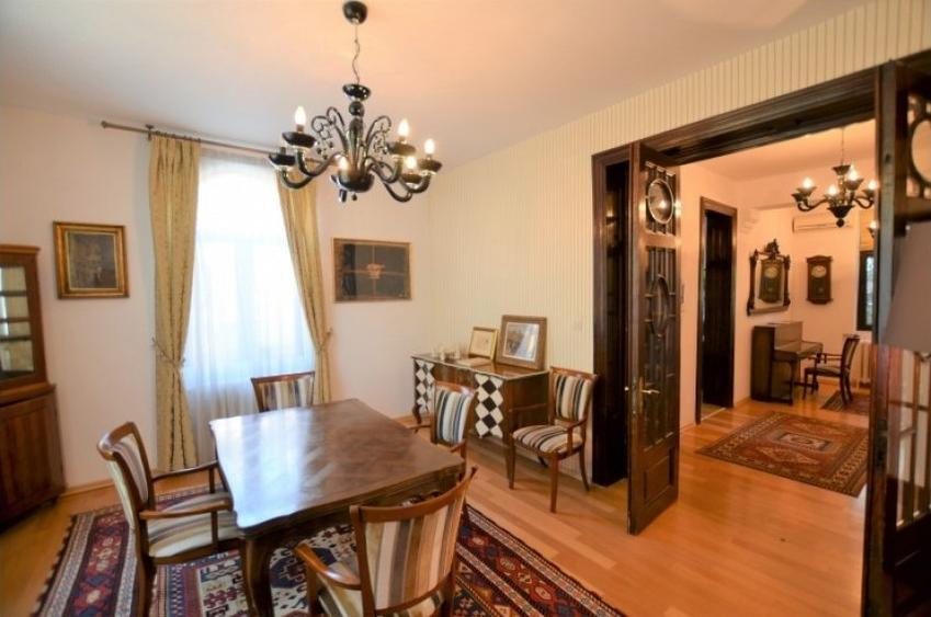 Casă cu 9 camere cu Garaj în Floreasca