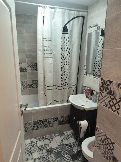 Apartament cu 3 camere semidecomandat, mobilat în Drumul Taberei