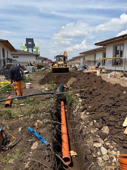 Casă individuală cu 4 camere cu Canalizare în Central