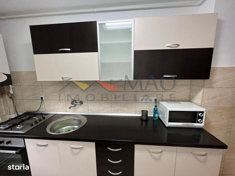 Apartament cu 4 camere decomandat în Cornișa