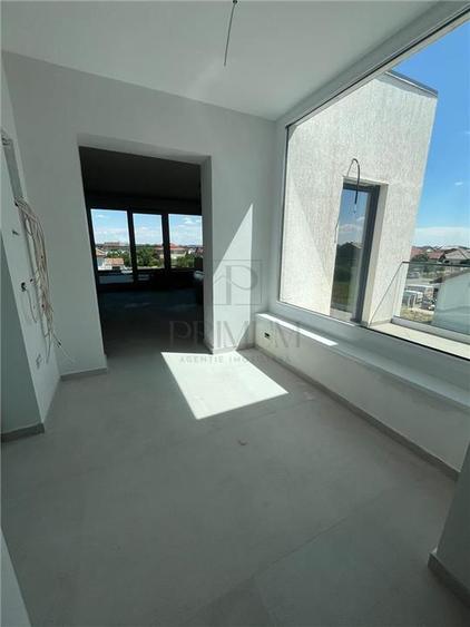 Penthouse cu 4 camere decomandat în Dumbrăvița