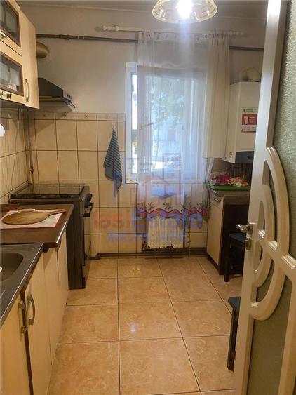 Apartament cu 4 camere decomandat în Filiași