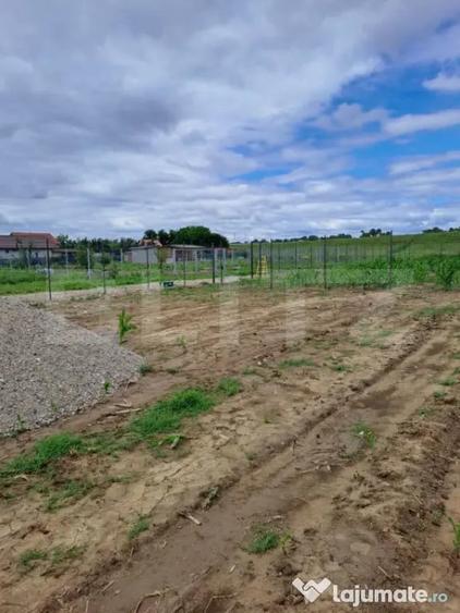Teren de 2400 mp, în Careiului