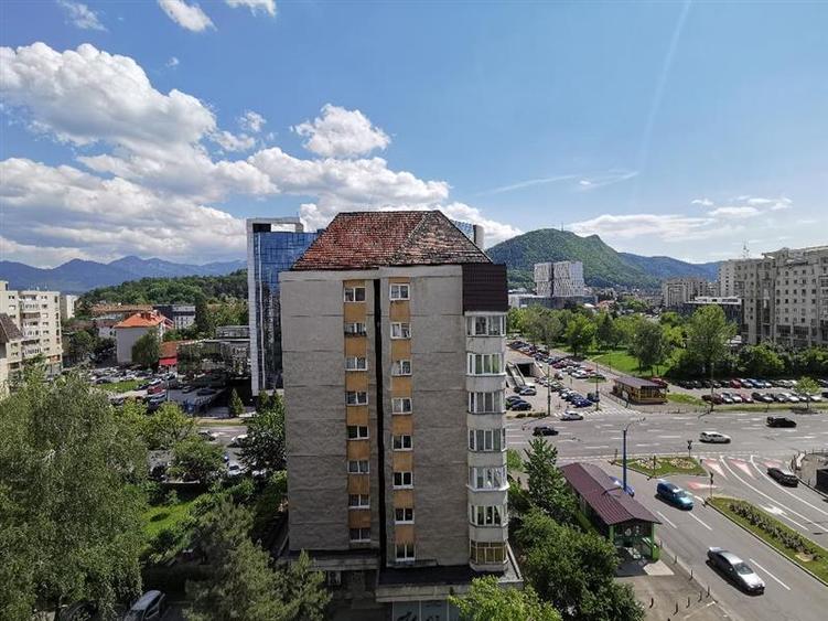 Apartament cu 2 camere semidecomandat, mobilat în Centrul Civic