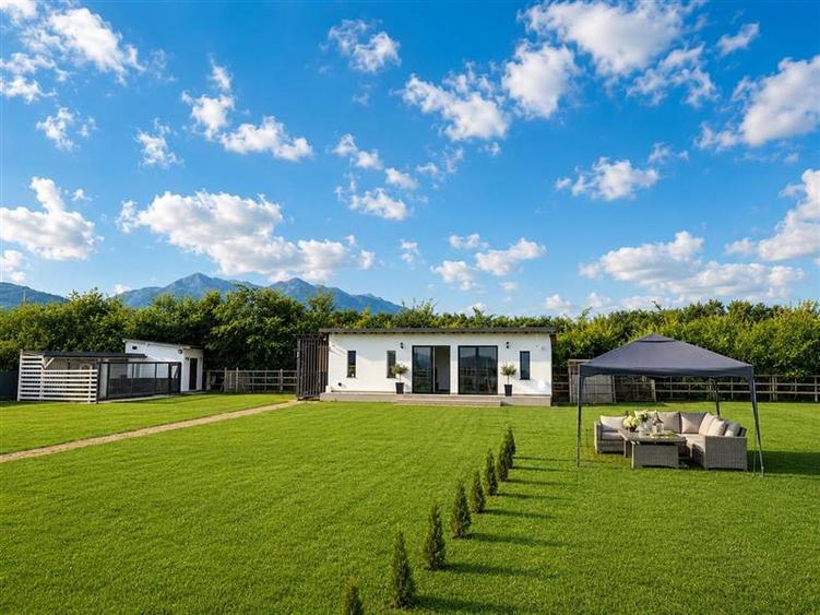 Casă individuală cu 3 camere cu Teren 1640 Mp în Exterior Est