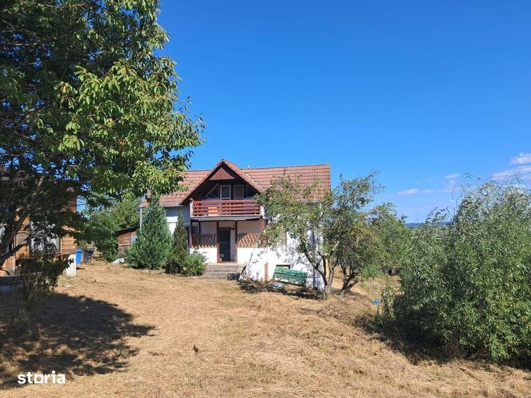 Casă cu 4 camere în Daia