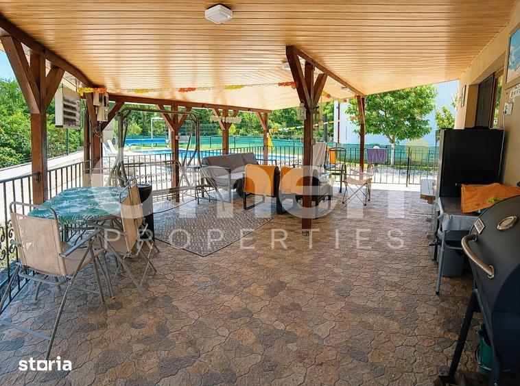 Casă cu 7 camere cu Teren 775 Mp în Valea Borcutului