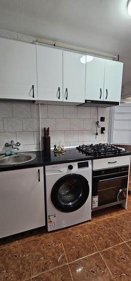 Apartament cu 3 camere decomandat, mobilat în Central