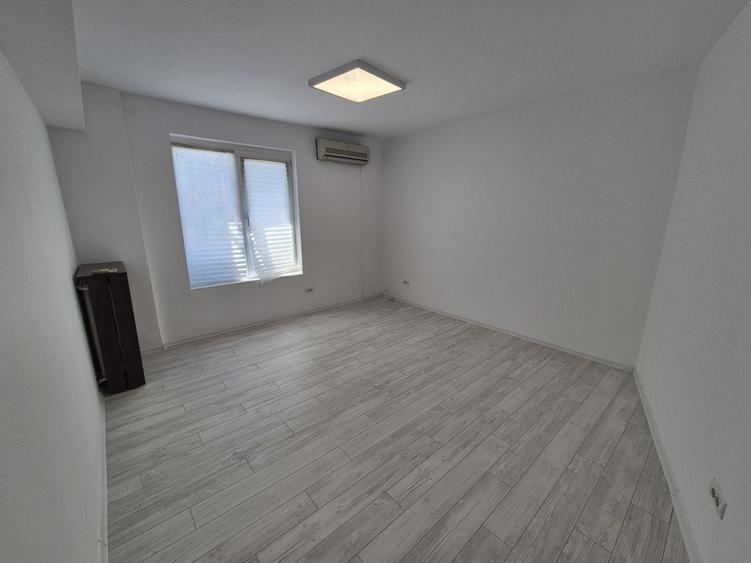 Apartament cu 3 camere decomandat în P-ța Romană