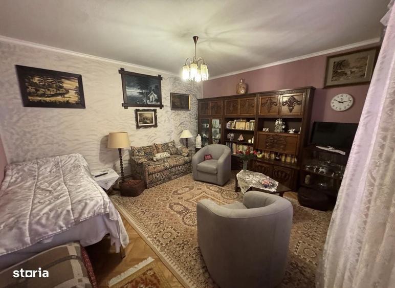 Casă cu 4 camere decomandat în Aradul Nou