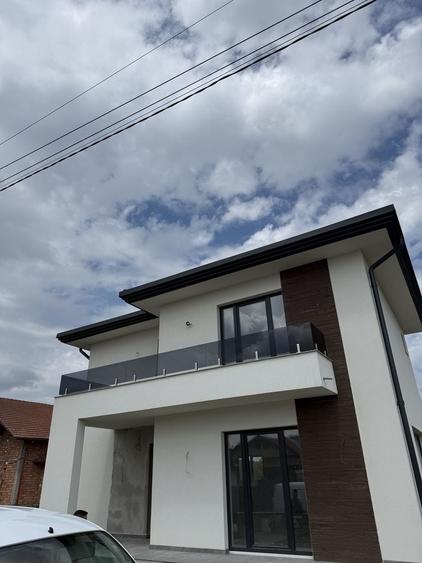 Casă cu 4 camere în Păulești
