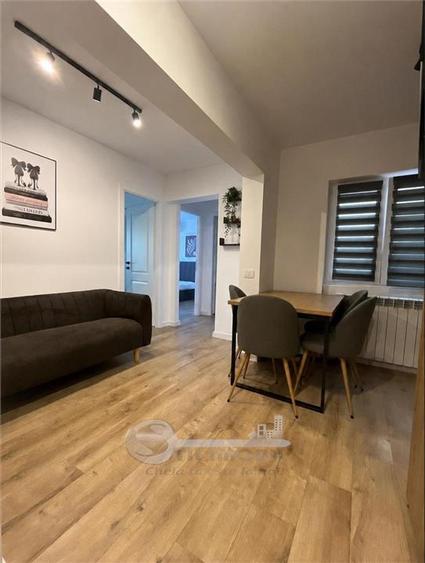 Apartament cu 3 camere decomandat în Piața Unirii