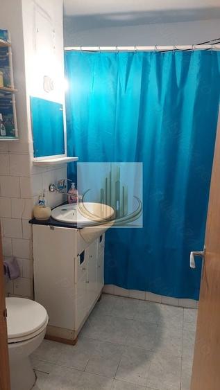 Apartament cu 4 camere decomandat în Lipovei