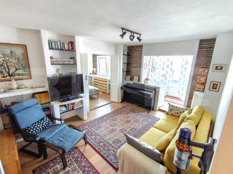 Apartament cu 4 camere semidecomandat, mobilat în Centrul Civic
