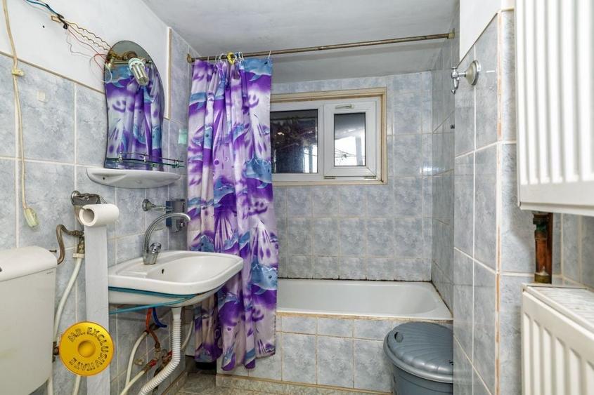 Casă individuală cu 8 camere cu Canalizare în Căldăraru