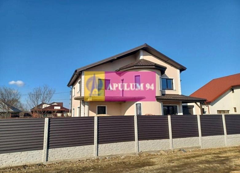 Casă individuală cu 5 camere decomandat cu Canalizare în Săbăreni