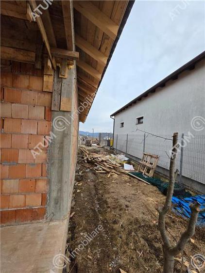 Casă individuală cu 4 camere cu Canalizare în Șelimbăr